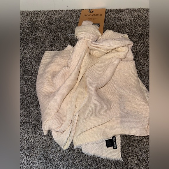 Steve madden cream shimmer oblong scarf NWT - Picture 1 of 5
